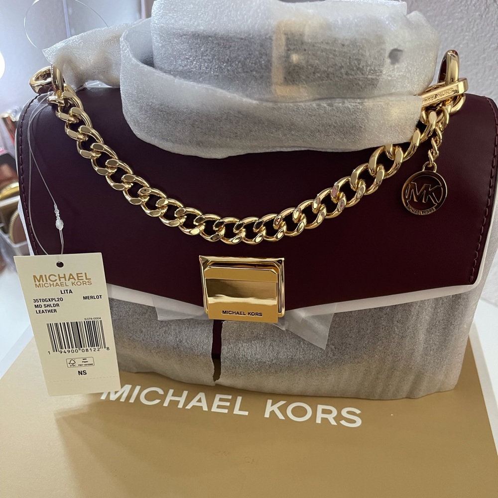 (Sold!!) MICHAEL KORS
Lita Medium Leather Crossbody Bag
